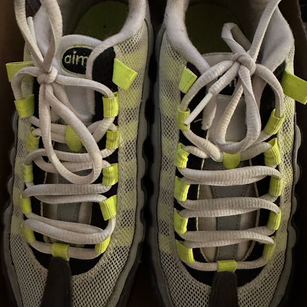 Nike - Picture 4 of 7